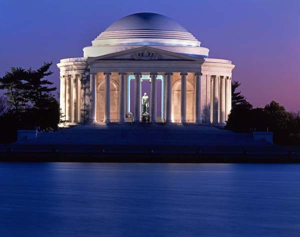Jefferson Memorial, twilight. Tell me you don't want to pour those colors into a tub and soak in them.
